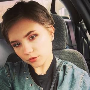 Meet your Posher, Lily